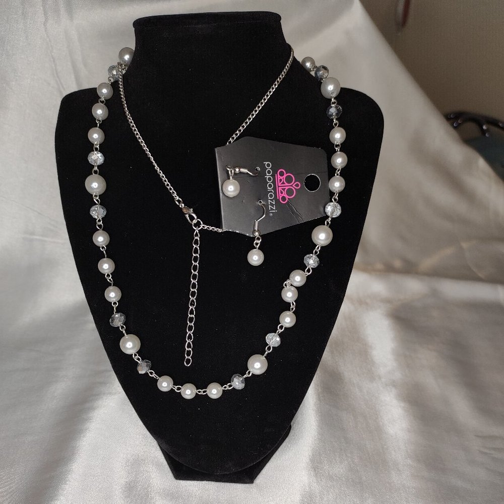 Paparazzi Necklace Set